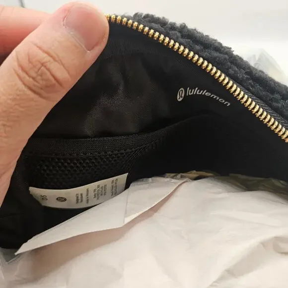 LULULEMON 2 LITER EVERYWHERE BELT BAG LARGE BLACK FLEECE NWT - Picture 6 of 6